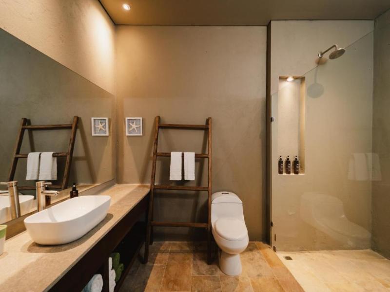 Naio Hotel & Villas image
