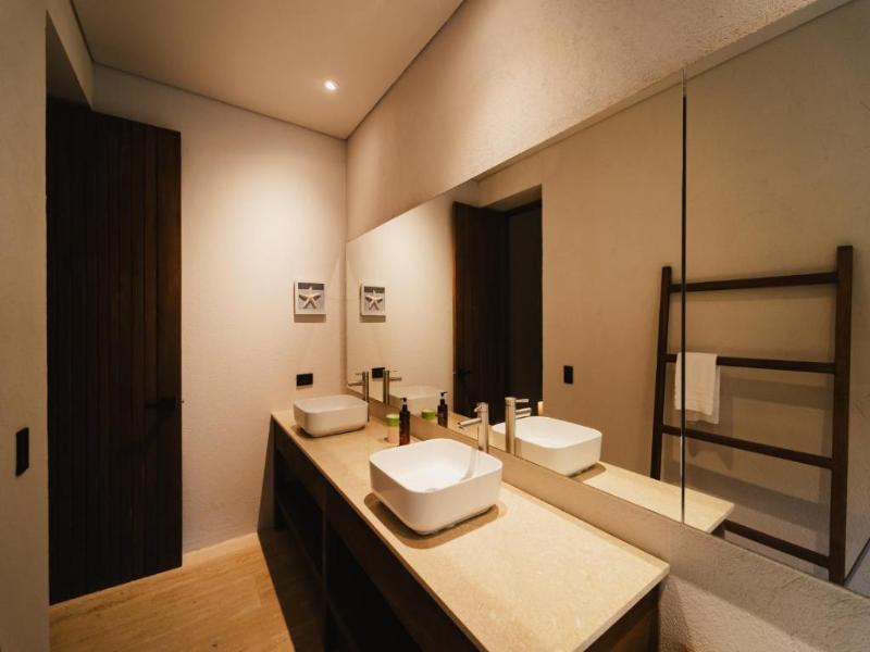 Naio Hotel & Villas image