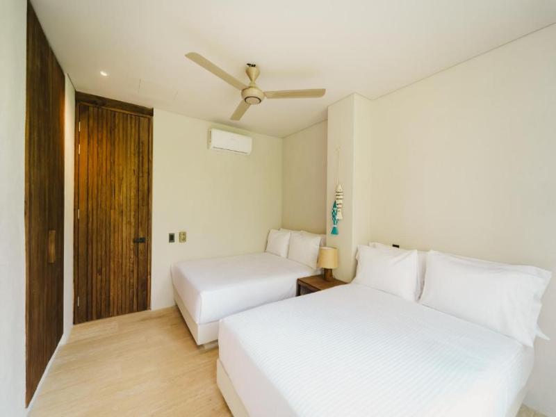 Naio Hotel & Villas image