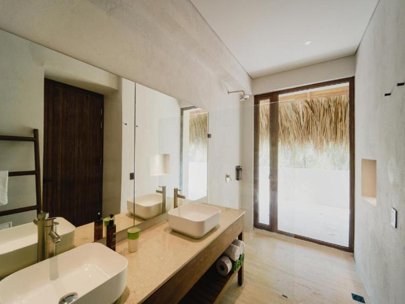 Naio Hotel & Villas image