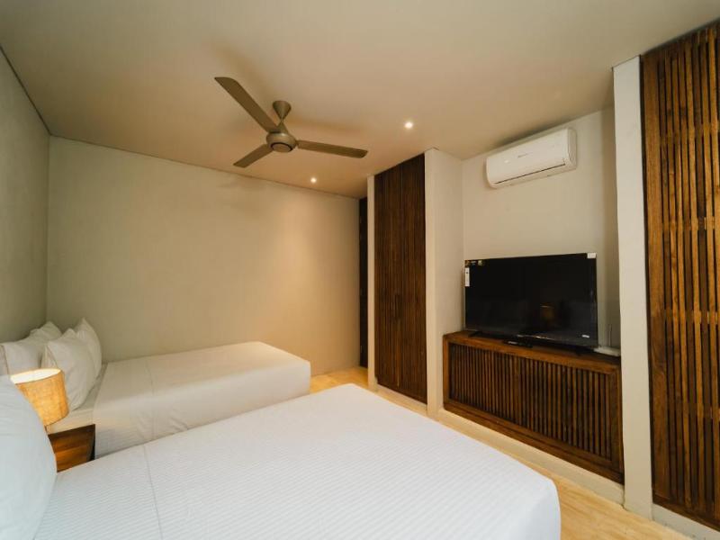 Naio Hotel & Villas image