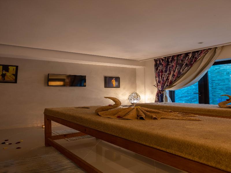 Eden Lodges & SPA image