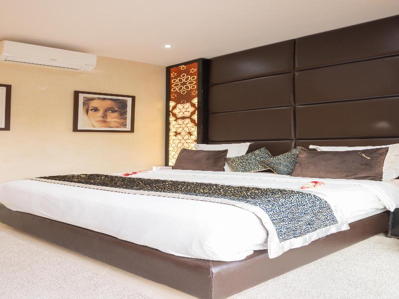 Eden Lodges & SPA image