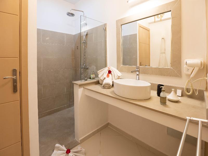 Eden Lodges & SPA image