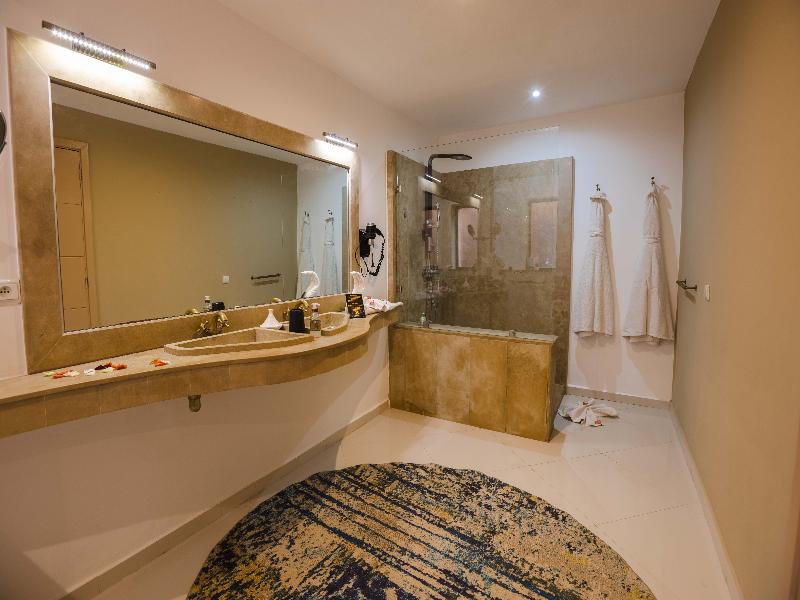 Eden Lodges & SPA image