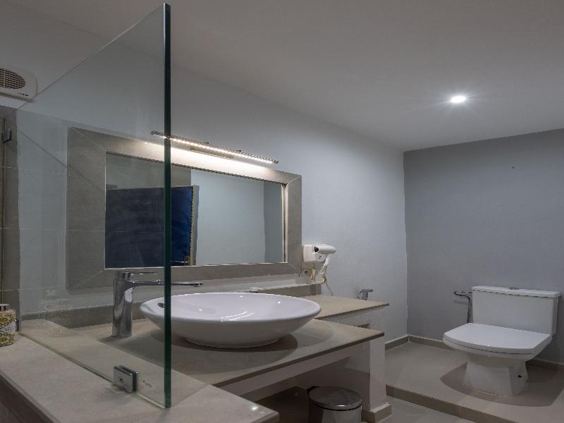 Eden Lodges & SPA image