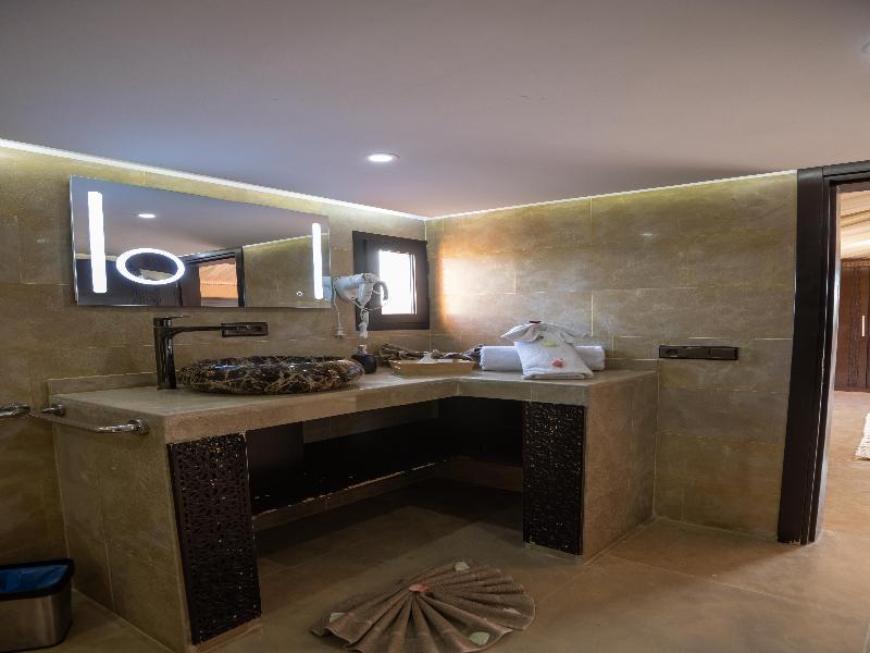 Eden Lodges & SPA image