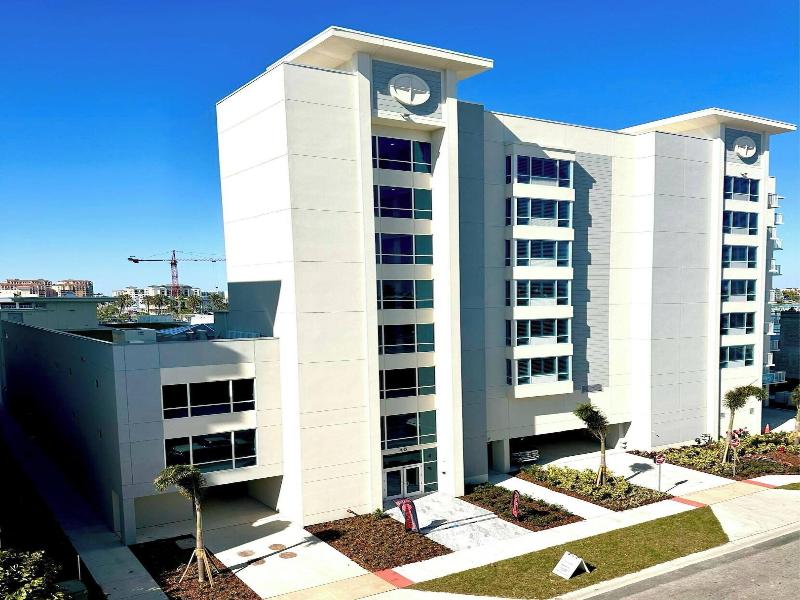 The Chart House Marina Hotel — general view