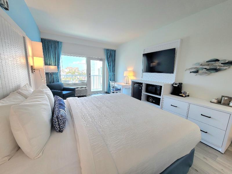 The Chart House Marina Hotel image