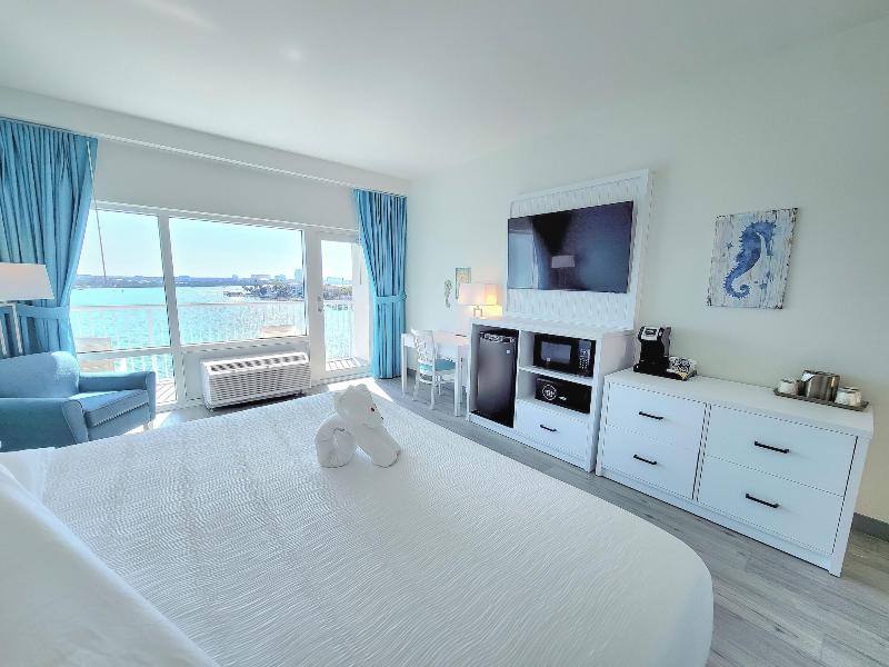 The Chart House Marina Hotel image