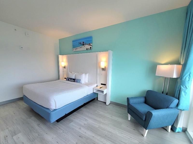 The Chart House Marina Hotel image