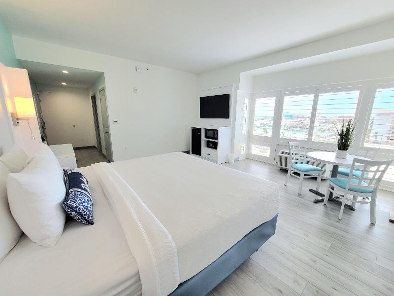 The Chart House Marina Hotel image