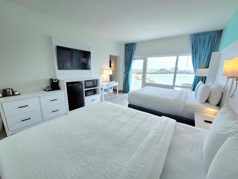 The Chart House Marina Hotel image