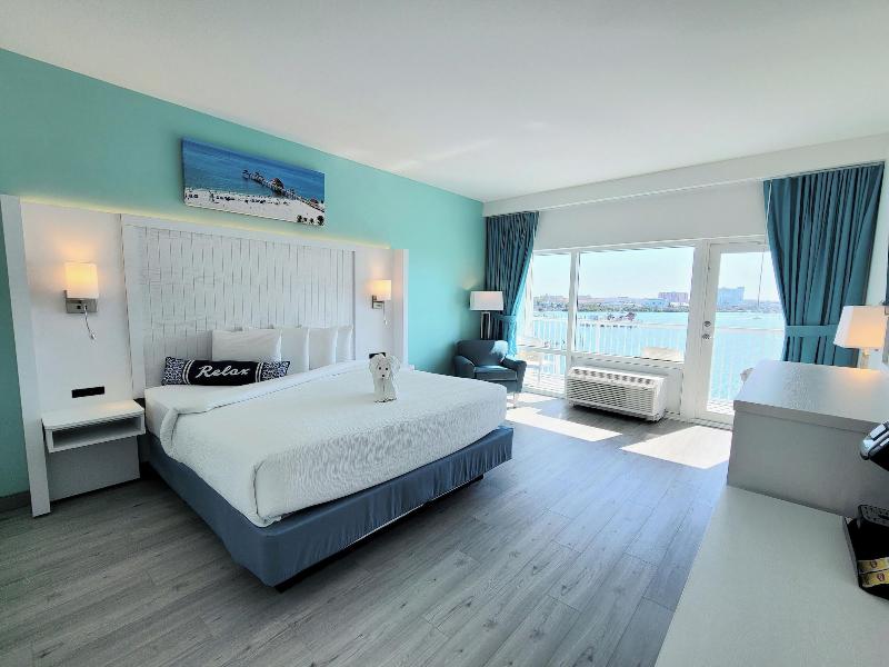 The Chart House Marina Hotel image