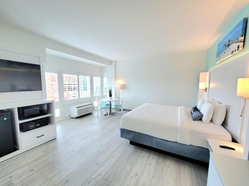 The Chart House Marina Hotel image