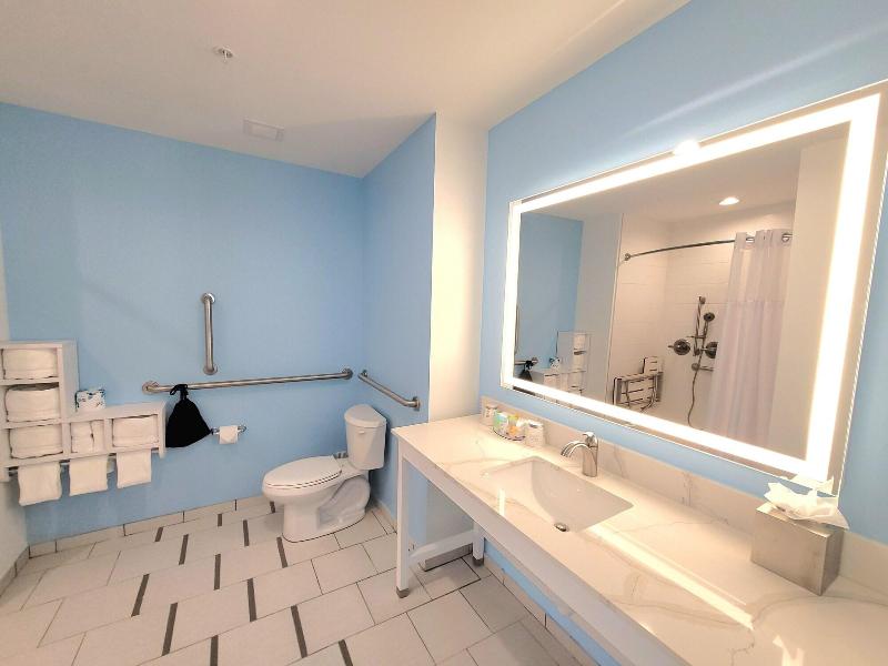 The Chart House Marina Hotel image