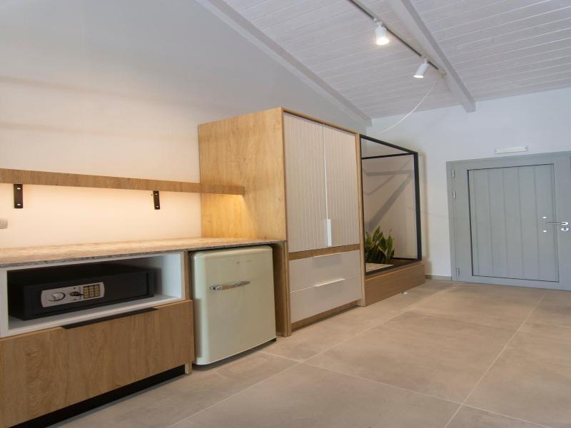 Alboro Seaside Suites image