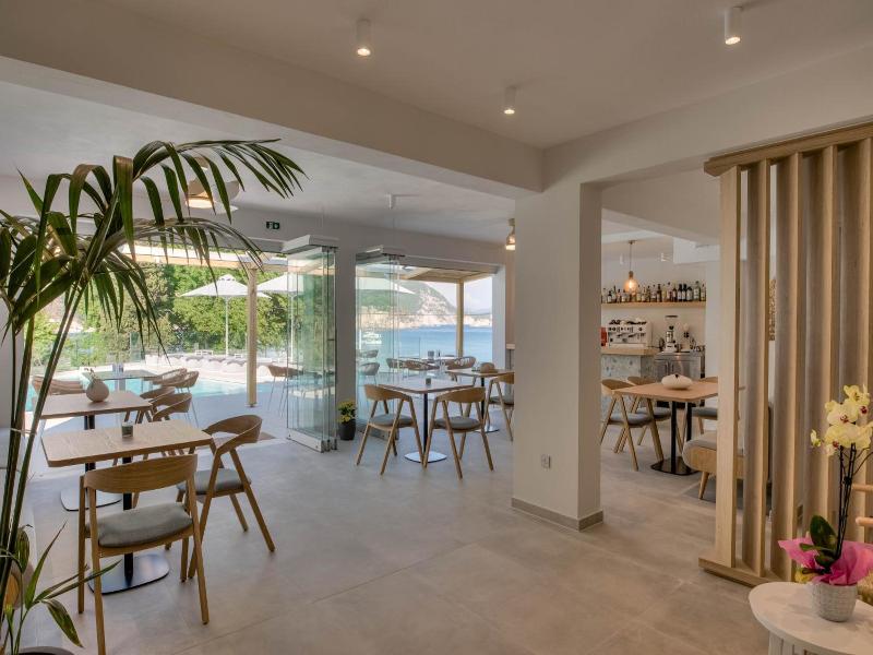Alboro Seaside Suites image