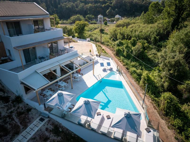 Alboro Seaside Suites image