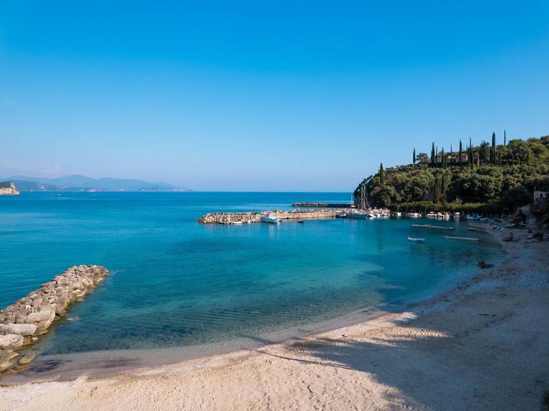 Alboro Seaside Suites image