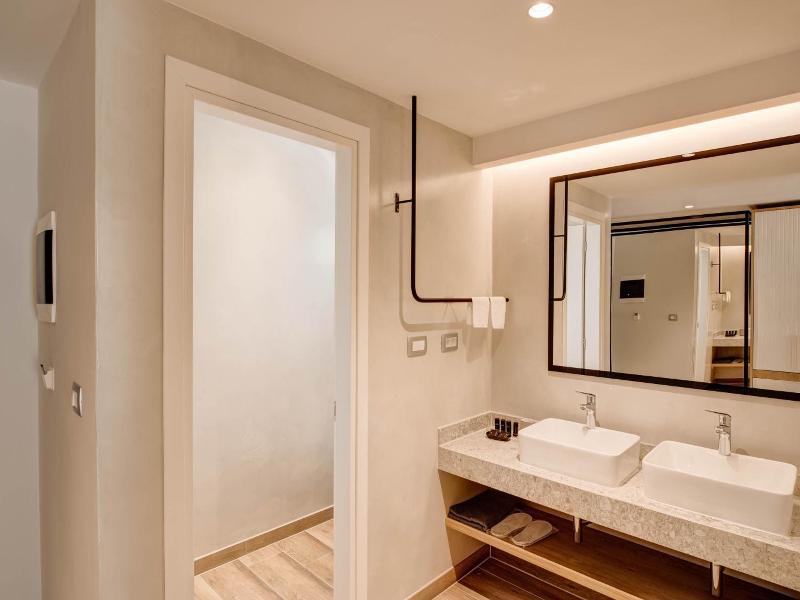 Alboro Seaside Suites image