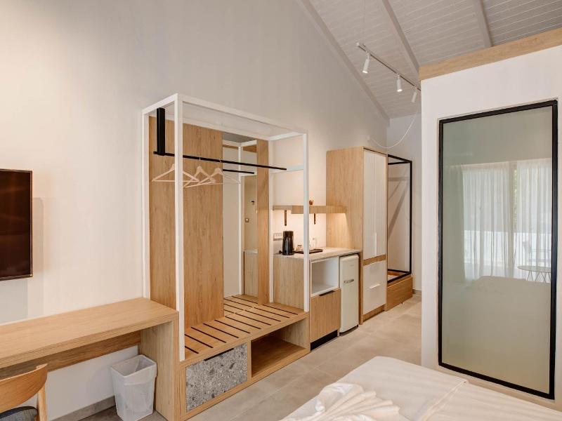 Alboro Seaside Suites image