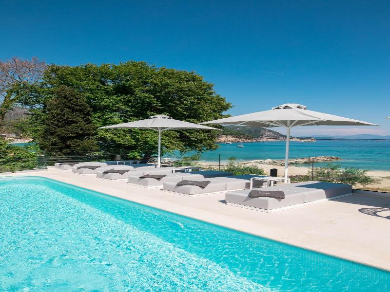 Alboro Seaside Suites image