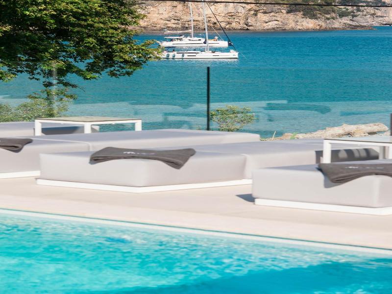 Alboro Seaside Suites image
