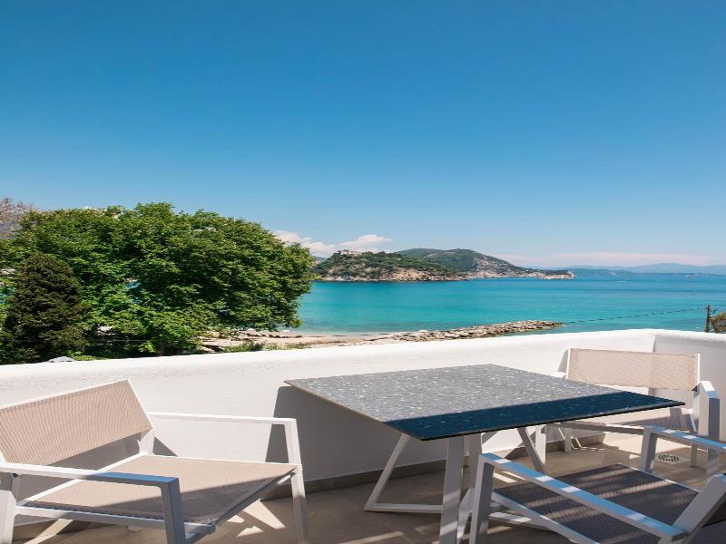Alboro Seaside Suites image