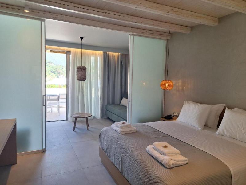 Alboro Seaside Suites image
