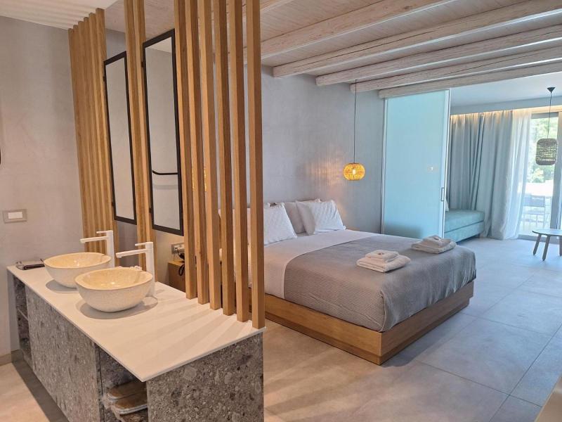 Alboro Seaside Suites image
