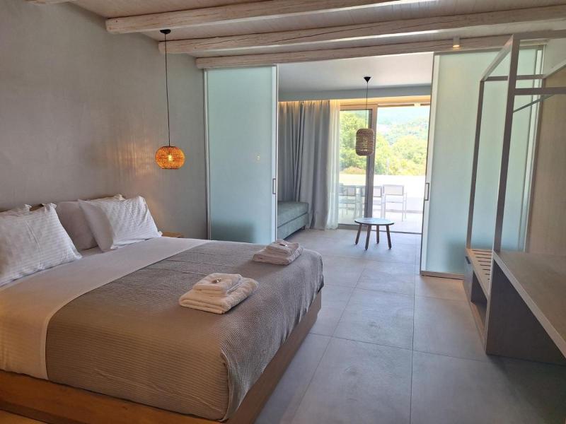 Alboro Seaside Suites image