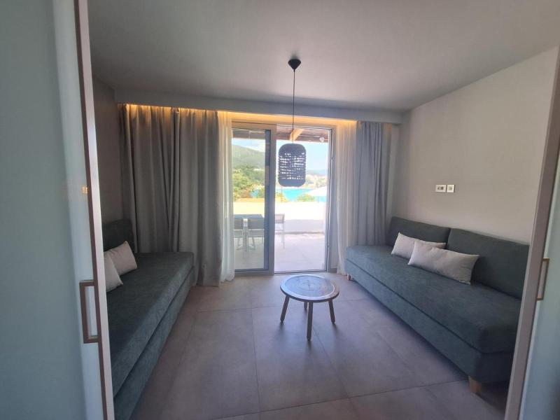 Alboro Seaside Suites image