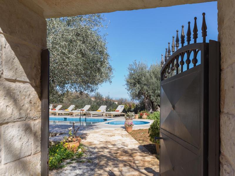Vederi Estate image