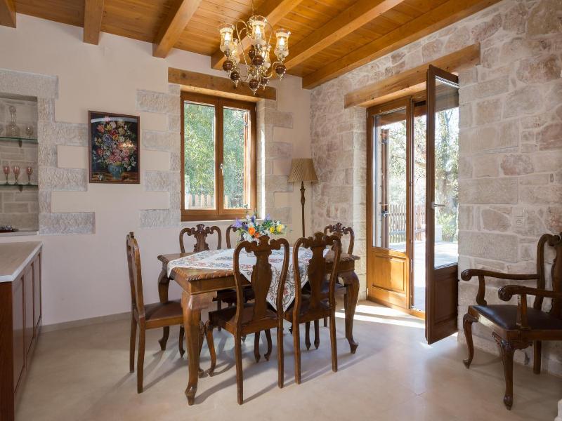 Vederi Estate image
