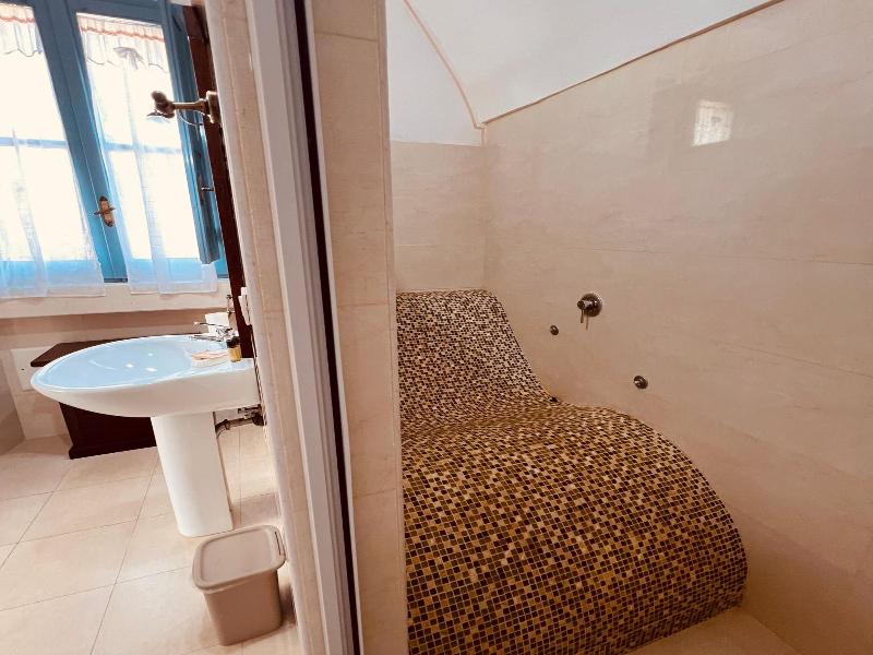 Villa Raffaella image
