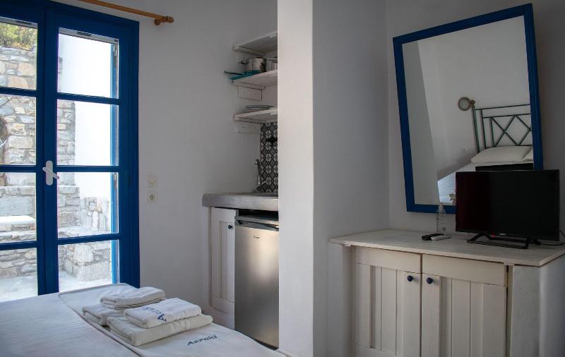 Aeraki Studios Apartments image