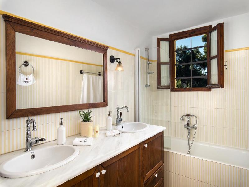 Koukounari Luxury Villa Chania image