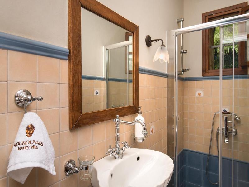 Koukounari Luxury Villa Chania image