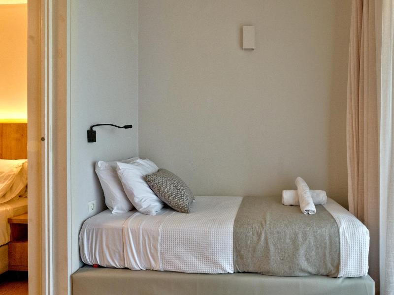 White Olive Elite Rethymno image