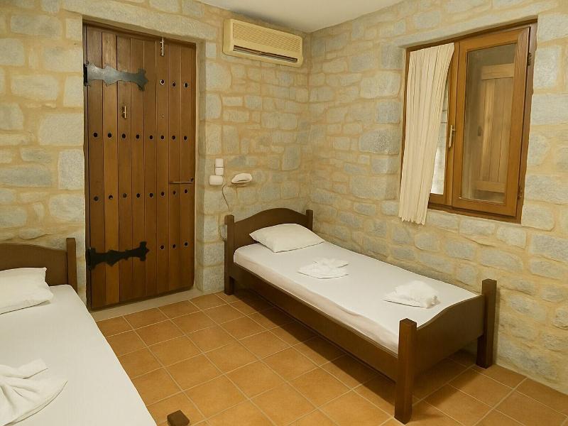 Lalloudes Hotel Mani image
