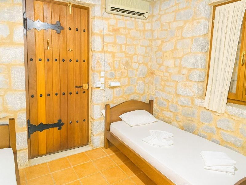Lalloudes Hotel Mani image