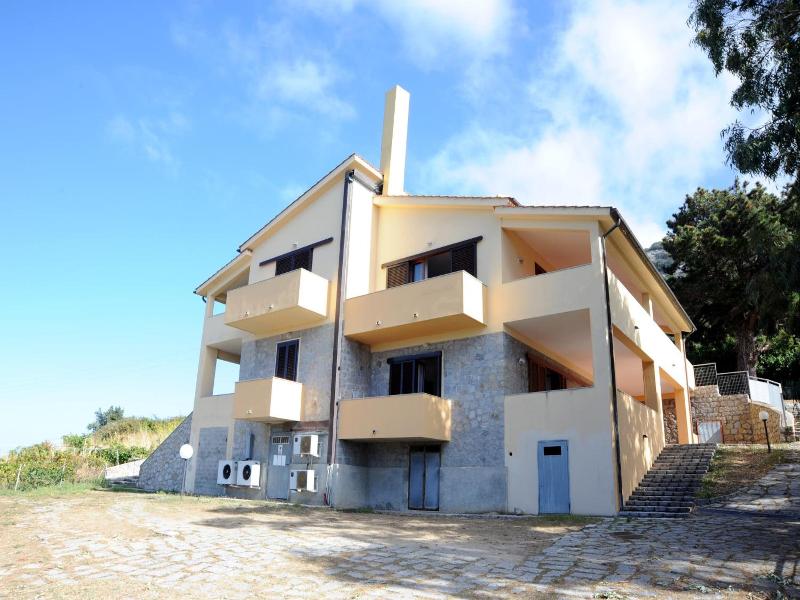 Il Castagno image