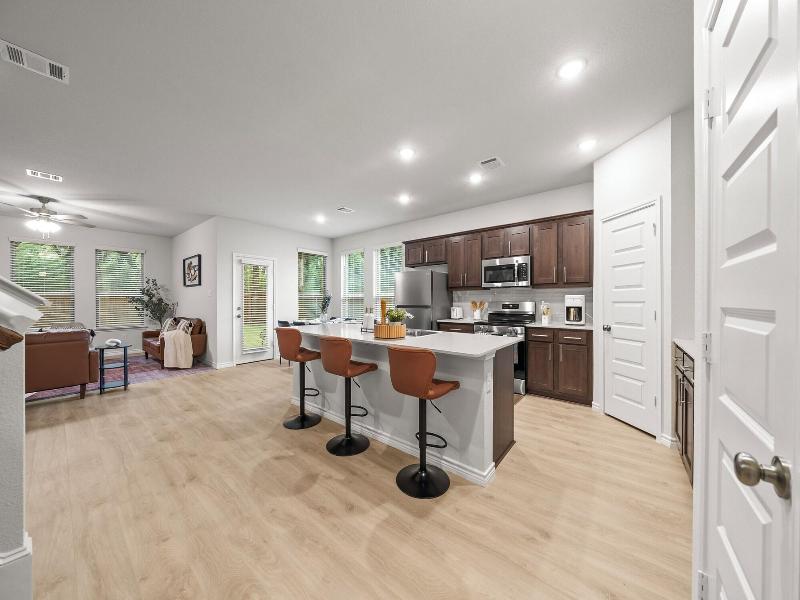Luxurious 4 Bed Duplex Getaway! image