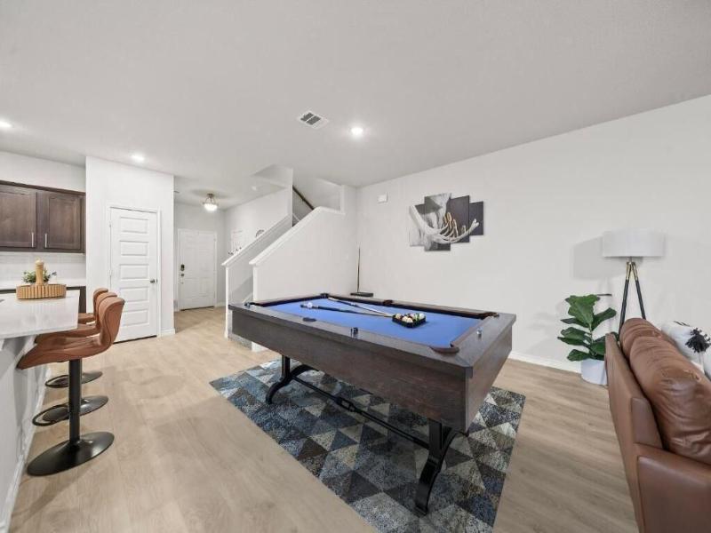 Luxurious 4 Bed Duplex Getaway! image