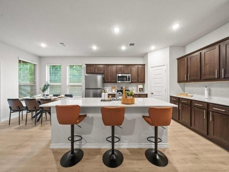 Luxurious 4 Bed Duplex Getaway! image