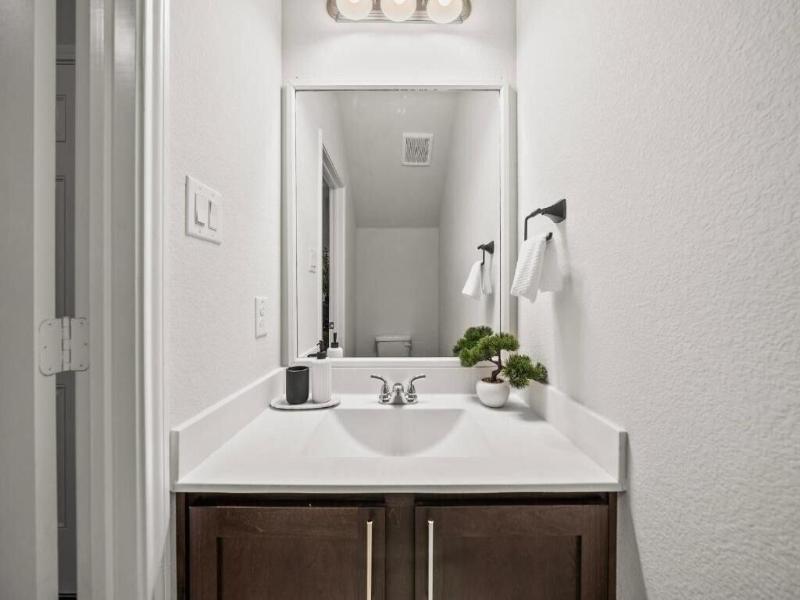 Luxurious 4 Bed Duplex Getaway! image