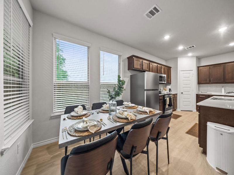 Luxurious 4 Bed Duplex Getaway! image