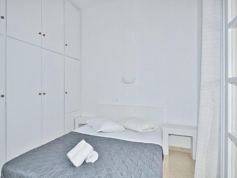 Ira Apartments image