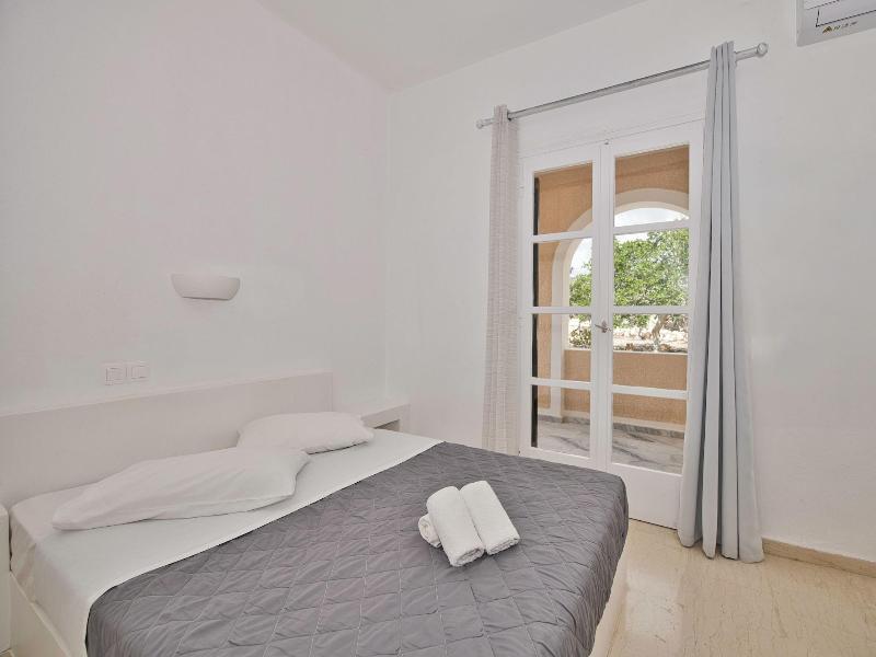 Ira Apartments image
